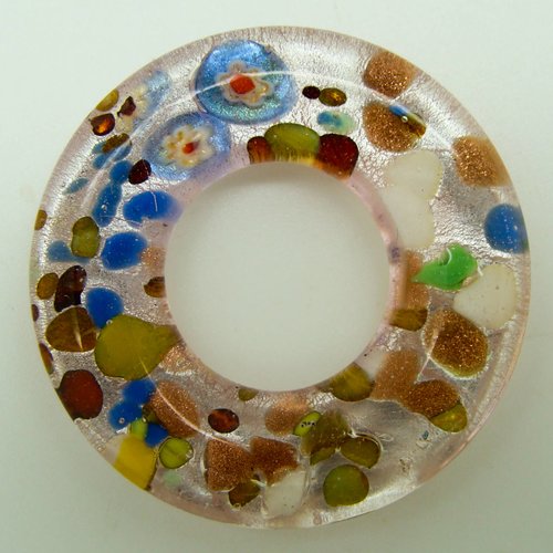 Pendentif donut fond rose et argenté touches multicolores 39mm en verre