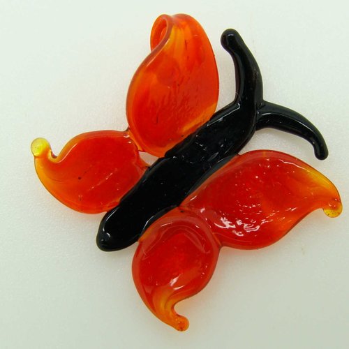 Mini pendentif papillon rouge corps noir 20mm animal en verre lampwork