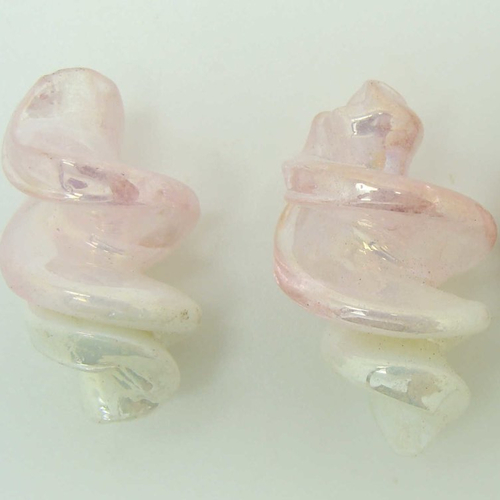 2 perles verre lampwork vis 28x17mm bicolore blanc rose