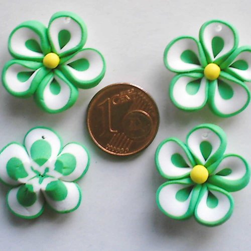 4 breloques fleur vertes petits pendentifs en pâte polymère 20mm