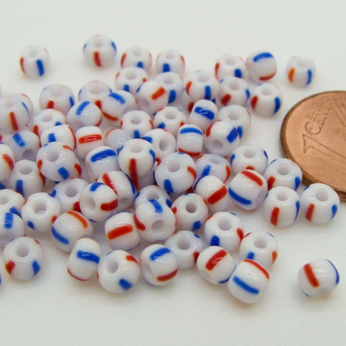 5 grammes perles porcelaine 4mm blanches rayures rouges et bleues