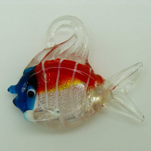 Pendentif poisson rouge et bleu feuille argentée rayures blanches 45mm en verre lampwork