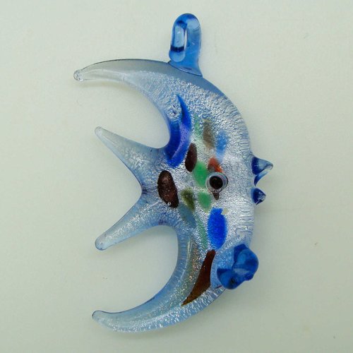 Pendentif poisson lune bleu foncé feuille argentée 52mm en verre lampwork
