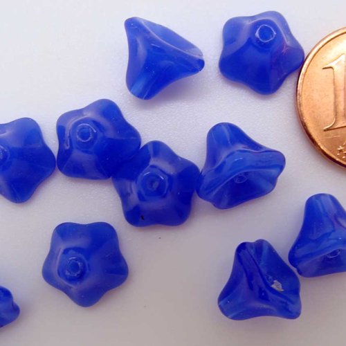 20 perles fleurs cones 8mm bleu foncé nature création bijoux déco