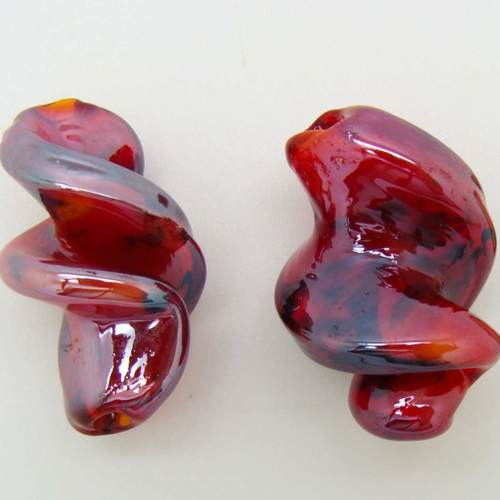 2 perles rouges touches noires verre lampwork vis 28mm