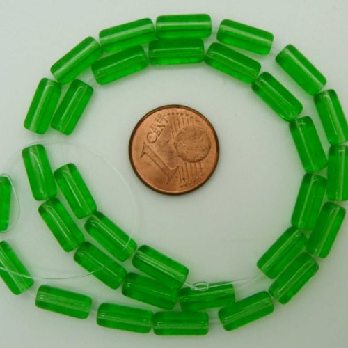 32 perles vertes tubes 10mm en verre simple en fil