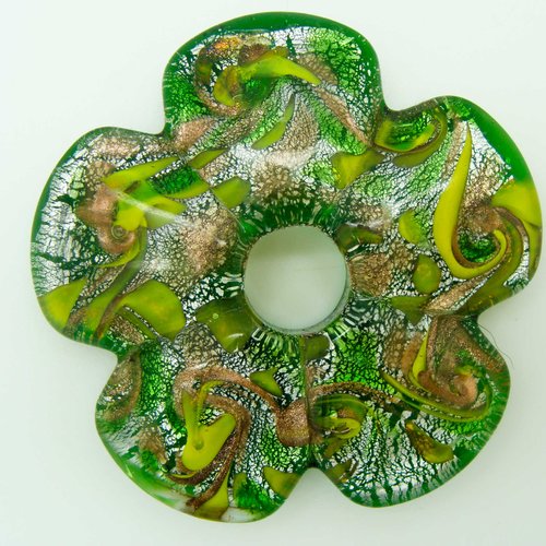 Pendentif grande fleur verte et argentée ronde 5 pétales 56mm en verre lampwork pour création de bijoux collier