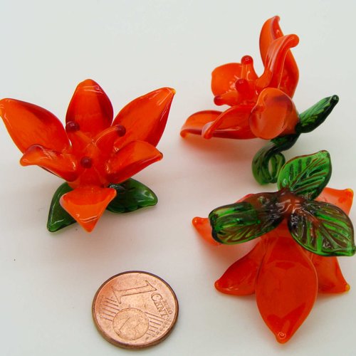 Pendentif fleur 3d 6 pétales orange rouge verte 36mm en verre pour création de bijoux collier