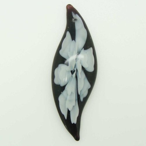 Pendentif feuille plate fleur blanche 62mm verre noir