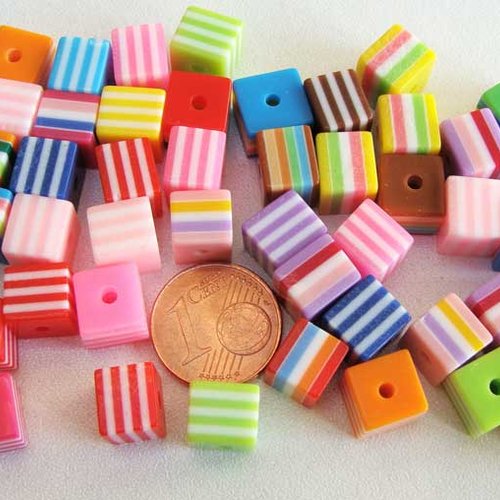 50 perles cube 8mm strip rayures mix couleurs résine
