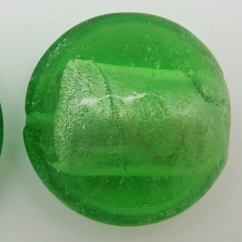 1 perle galet 28mm vert rond plat verre façon murano feuille argentée