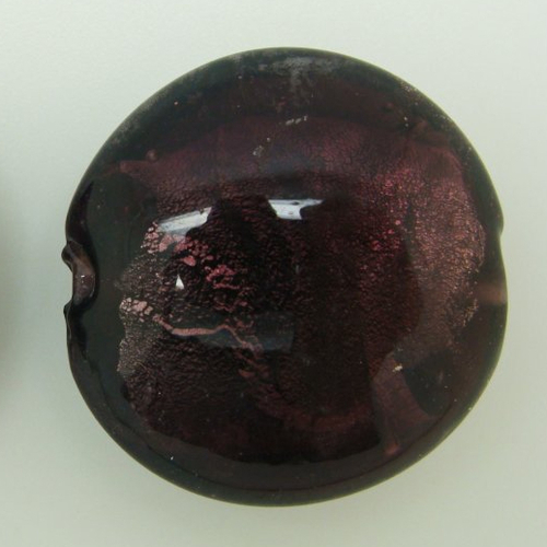1 perle galet 28mm violet foncé rond plat verre façon murano feuille argentée