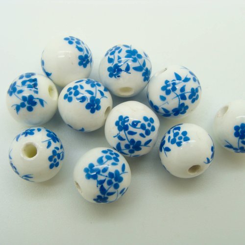 10 perles rondes 10mm porcelaine fond blanc fleurs bleu roi