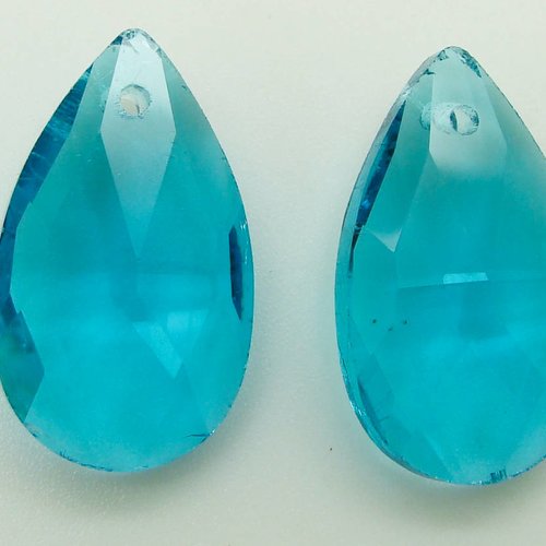 2 pendentifs gouttes 22mm verre simple facetté bleus