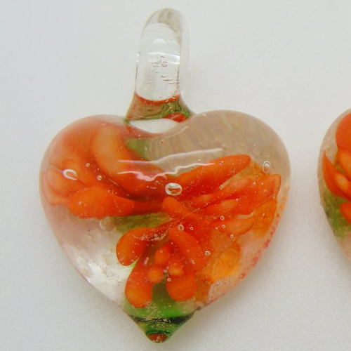 2 mini pendentifs coeur fleur orange 3 pétales 28mm breloque verre