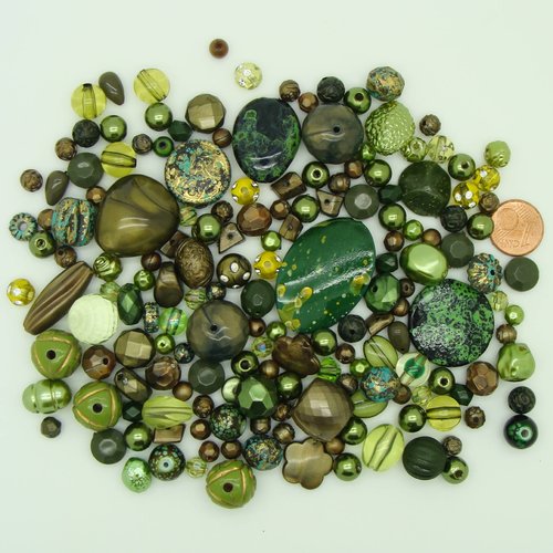 75 grammes perles acryliques teintes vertes mix formes et tailles