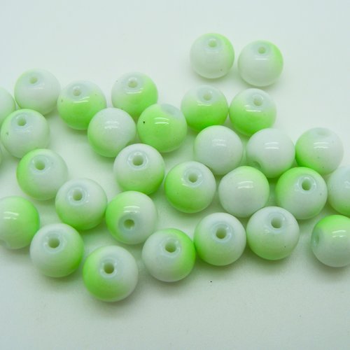 30 perles bicolores blanc vert rondes 8mm verre peint
