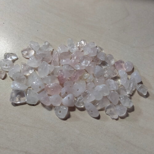 78 petites  perles chips quartz cristal rose et blanc, formes irrégulières de 4 à 8mm environ