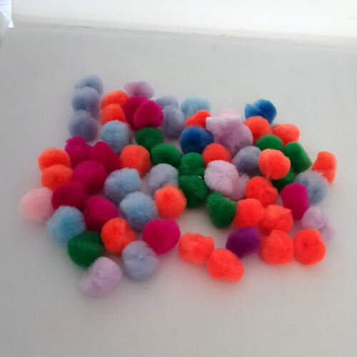 10 pompons ronds 20mm environ peluches polyester