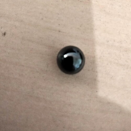 Une perle en hématite de 8mm