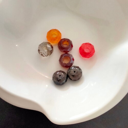 Lot de 7 perles variées en verre de diiférentes couleurs