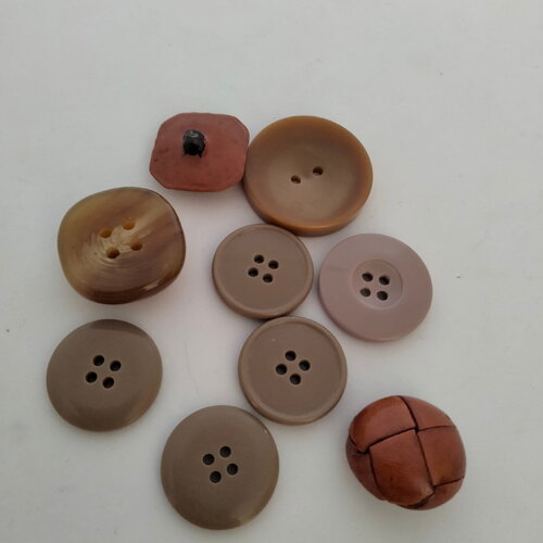 Lot de 9 gros boutons vintage des années 1980 acrylique de différents styles et formes