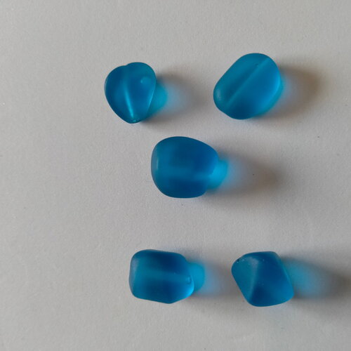 5 perles de verre translucides de couleur bleue