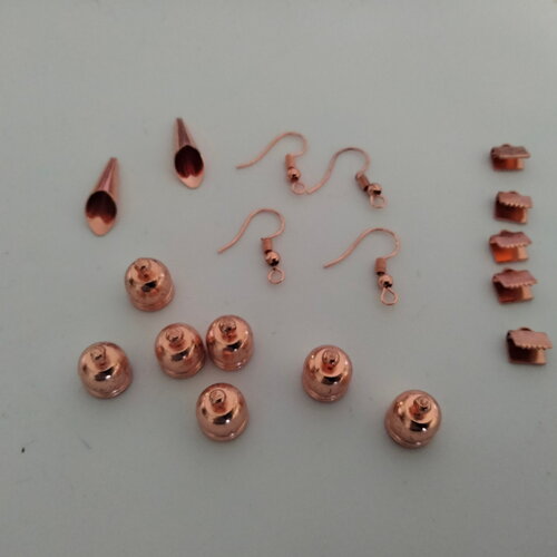 Un ensemble d'apprêts en acier de couleur rose