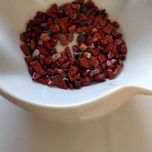 220 petites  perles chips goldstone