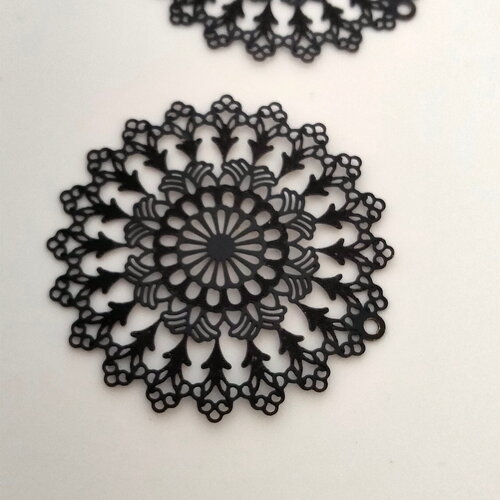 Breloque pendentif estampe filigrane géométrique fleur noire