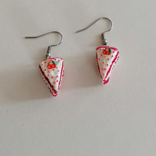 Boucle d'oreilles petite part de gâteau à la cerise en fimo- bijoux fantaisie - bijoux gourmand - idée cadeau