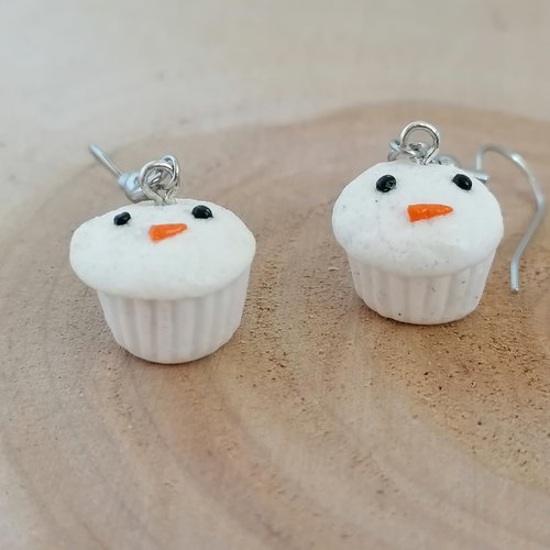 Boucle d'oreilles cupcakes bonhomme de neige en fimo- bijoux fantaisie - idée cadeau-bijoux gourmand
