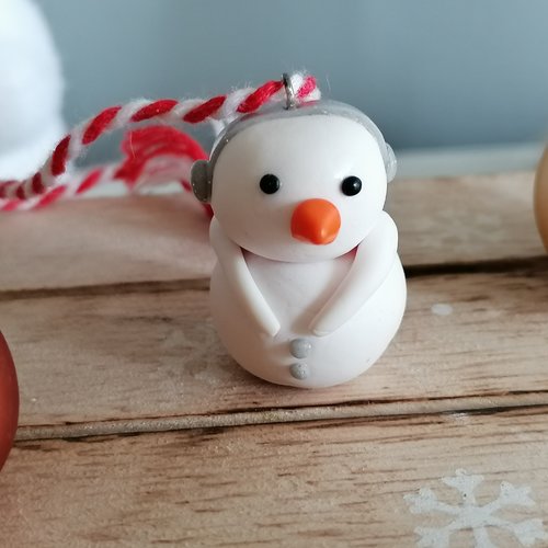 Décoration de noël bonhomme de neige argenté en fimo