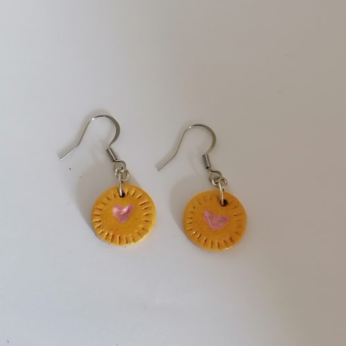 Boucle d'oreilles biscuit rond avec cœur rose en pâte polymère- bijoux fantaisie - bijoux gourmand - idée cadeau