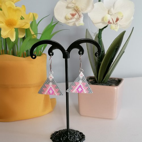 Boucle d'oreilles triangle rose et gris en perles miyuki- bijoux fantaisie - idée cadeau