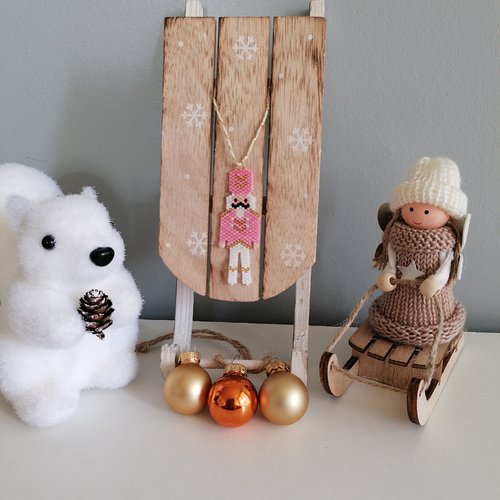 Décoration de noël casse noisette rose et blanc en perles miyuki