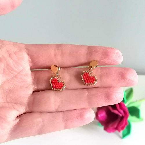 Puces pendantes petits cœurs rouge et doré en perles miyuki - bijoux st valentin - idée cadeau