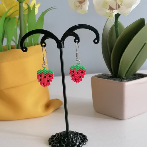 Boucles d'oreilles fraises en perles miyuki - idée cadeau - bijou fantaisie