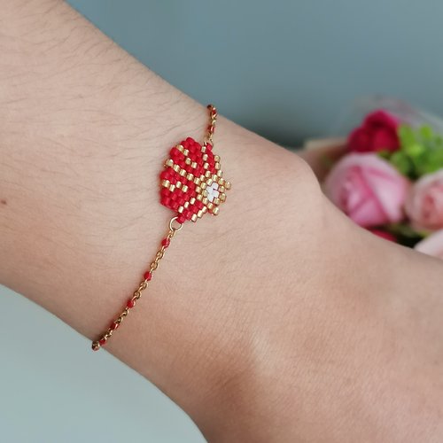 Bracelet rouge petit coquillage entièrement tissé à la main en perles miyuki
