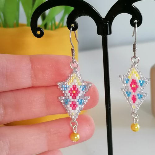 Boucles d'oreilles géométriques rouge, bleu et jaune en perles miyuki