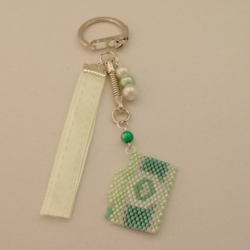 Porte clé appareil photo vert en perles miyuki- idée cadeau