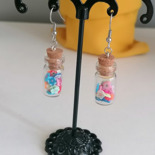 Boucle d'oreille fiole fleur multicolores en pâte polymère