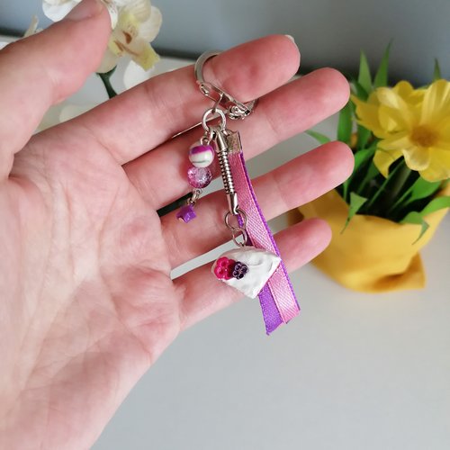 Porte clés gâteau floral rose et violet en fimo