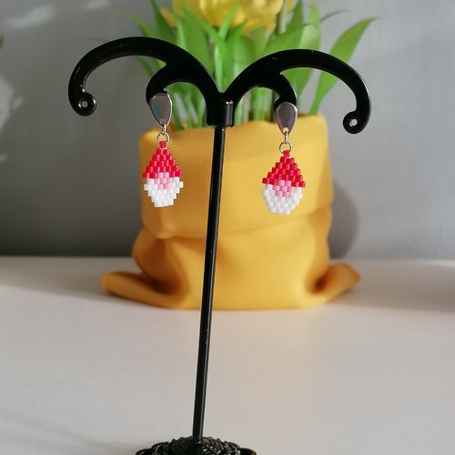 Boucle d'oreille petit gnome bonnet rouge en perles miyuki