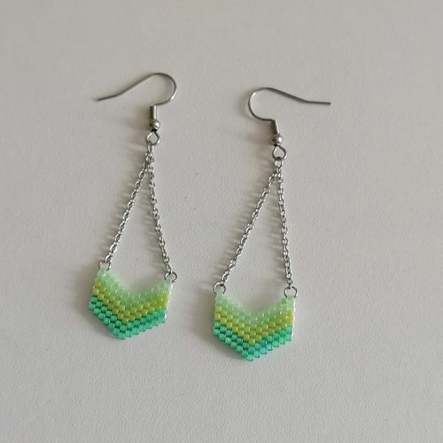 Boucles d'oreilles chevron vert en perles miyuki- bijoux fantaisie - bijoux nature- idée cadeau