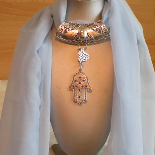 Reserve -  bijou pour foulard en métal argenté "une très jolie main de fatma"