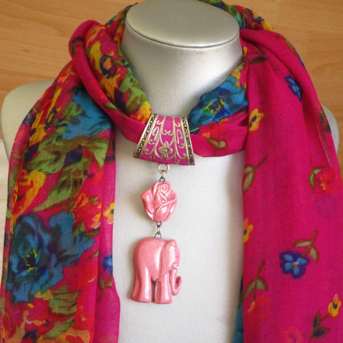 Bijou pour foulard en métal émaillé "un magnifique éléphant rose"
