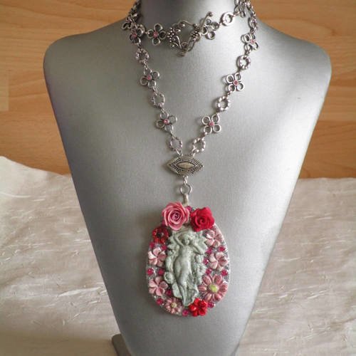 Collier pendentif  plastron "une naïade sortant de l'eau"
