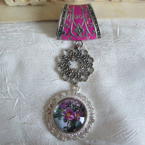 Bijou pour foulard en métal argenté "un bouquet de fleurs mauves "