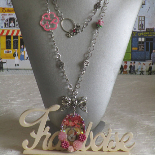 Ravissant collier plastron pendentif "une brassée de fleurs roses"